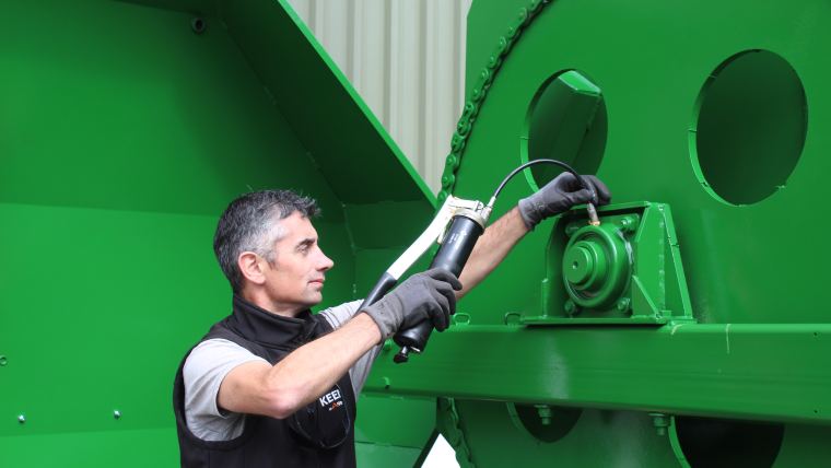 By getting your machine checked and serviced before the winter, you can ensure reliability and avoid any technical issues. A correctly serviced machine will have a better chopping and mixing performance.
