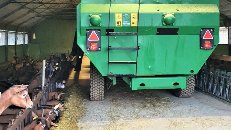 Futtermischwagen KEENAN MechFiber320 für die Ziegenfütterung