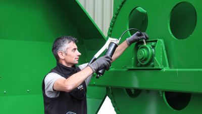 Greasing a KEENAN diet feeder